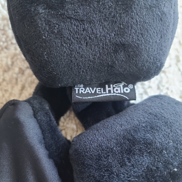 Travel halo pillow and sleep mask - Picture 4 of 6